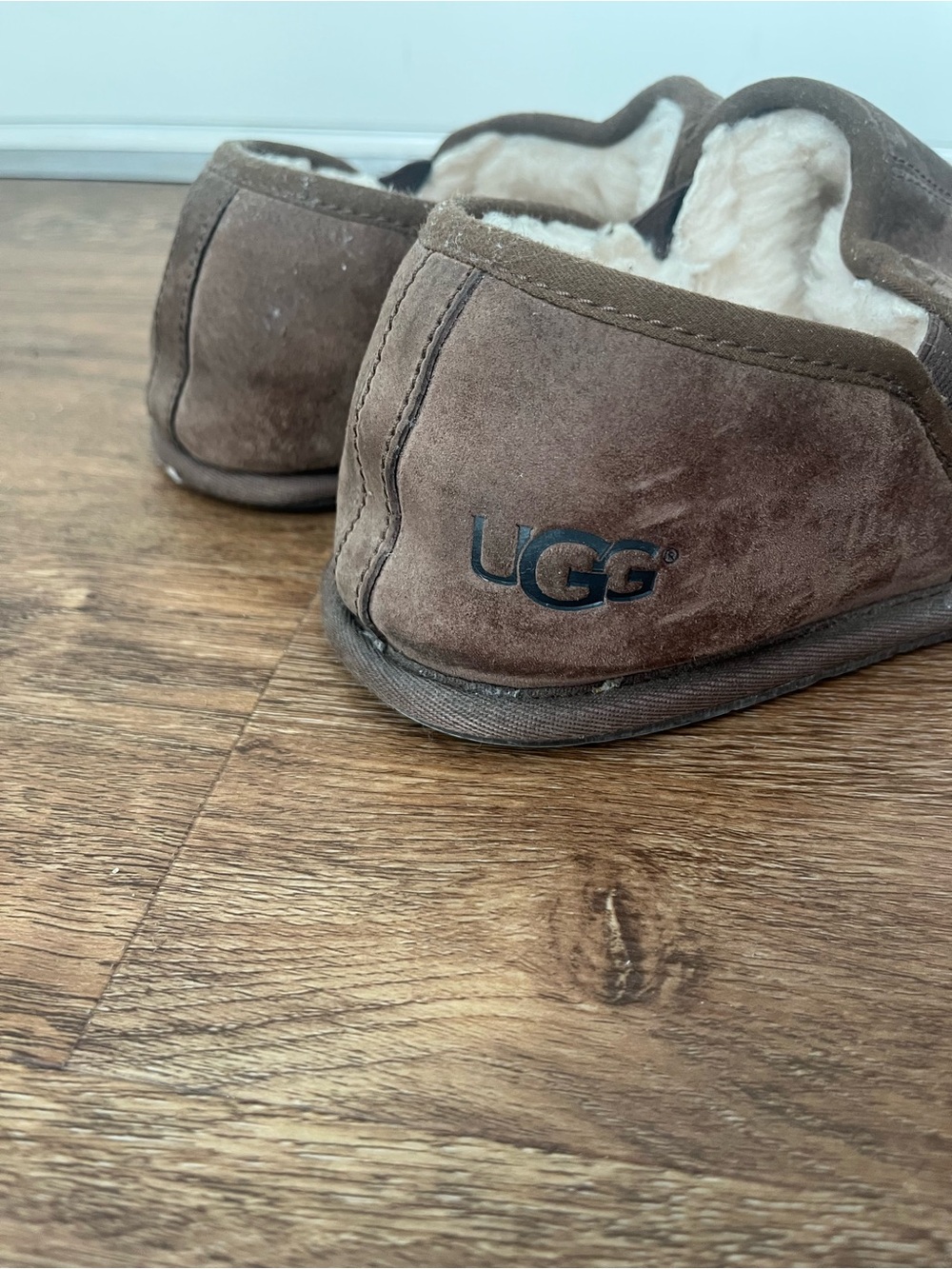 UGG Men's Brown Suede Shearling Slippers Size 13 - Picture 4 of 6